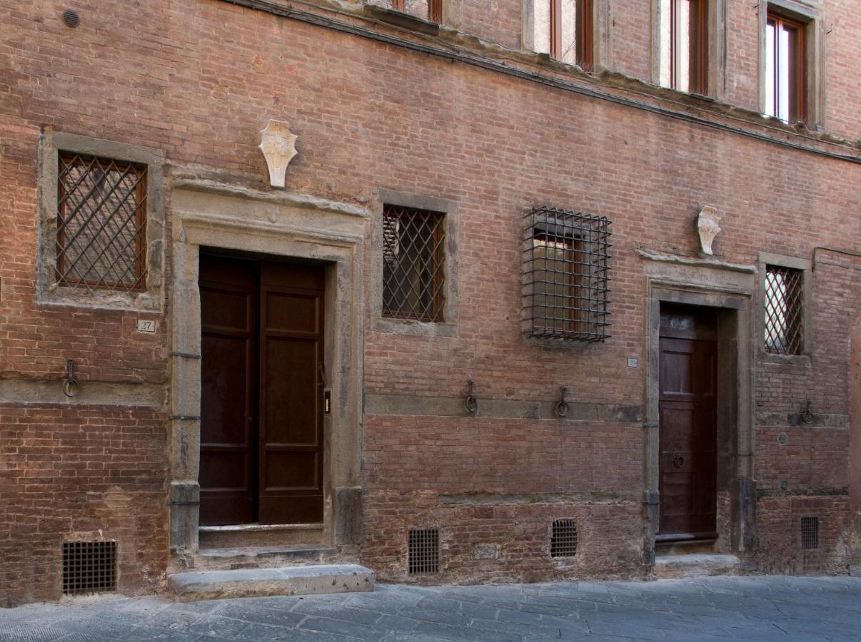 Residenza D'Epoca Palazzo Piccolomini Lägenhet Siena Exteriör bild